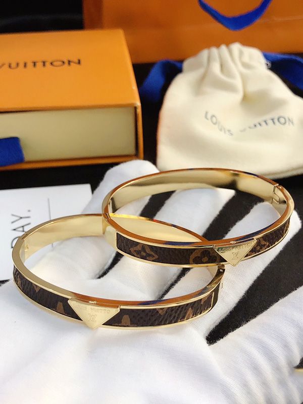 Louis Vuitton Logo Bracelet - Farfetch