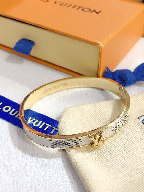 Louis vuitton deals logo bracelet