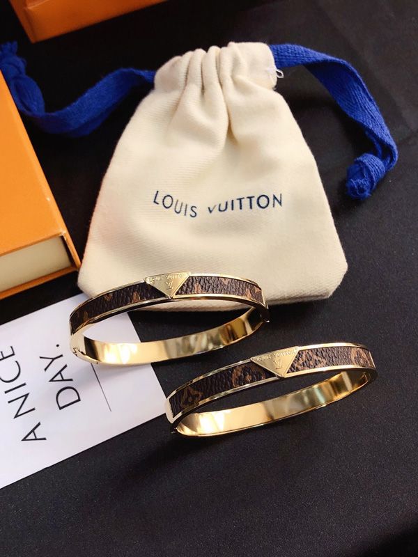 Louis Vuitton Logo Bracelet - Farfetch