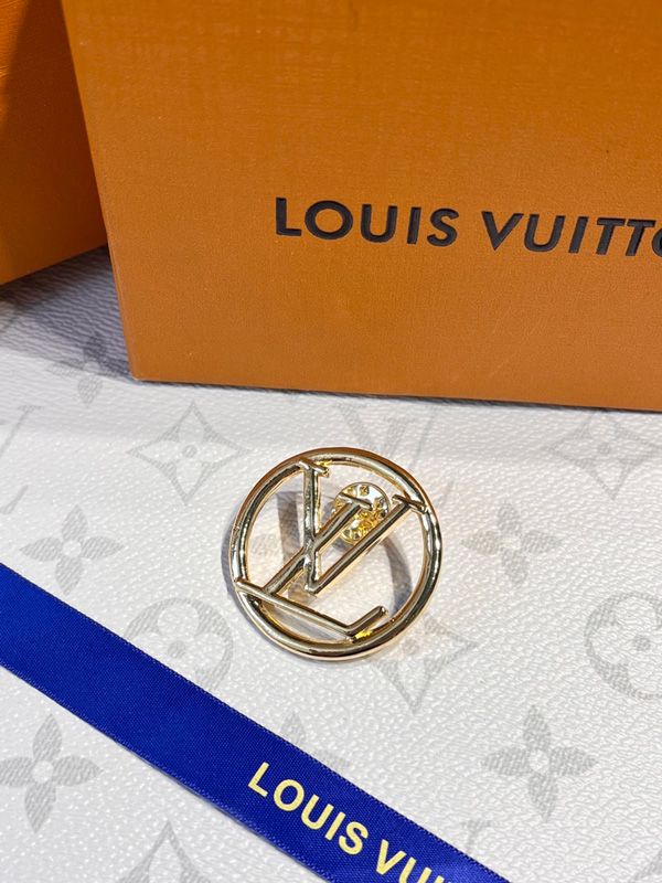 Pin & brooche Louis Vuitton Gold in Metal - 38991951