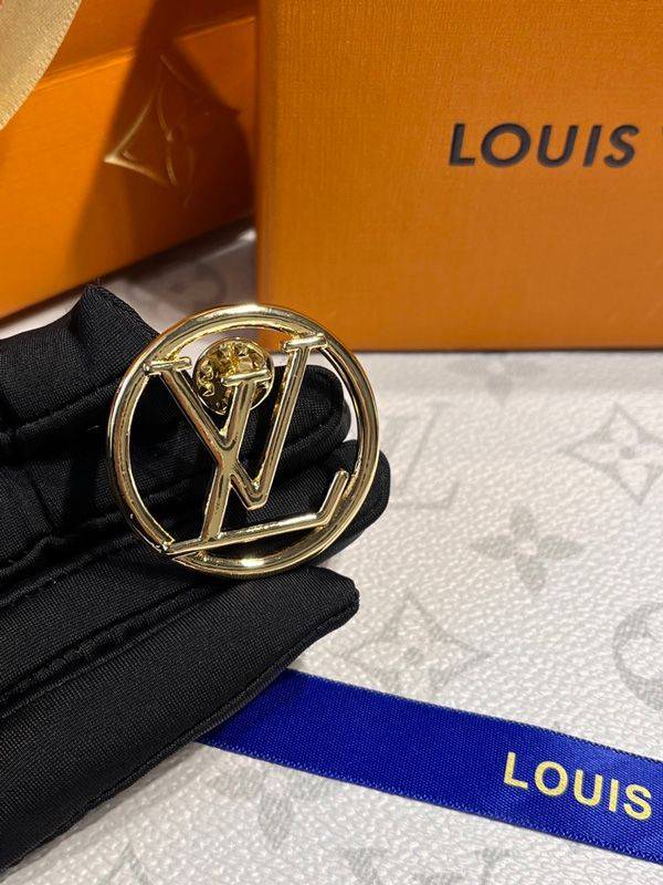 Sublime Louis Vuitton brooch Silver hardware Gold hardware Metal ref.653453  - Joli Closet