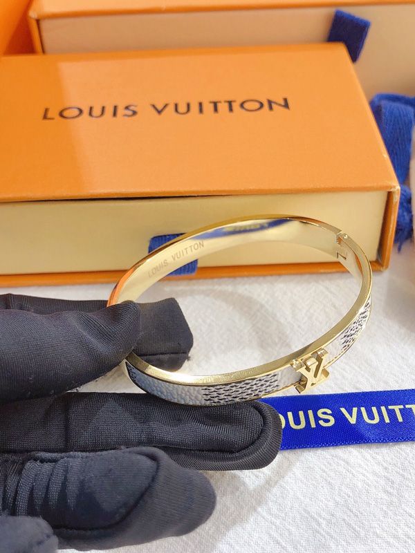 Monogram leather bracelet Louis Vuitton White in Leather - 17985802