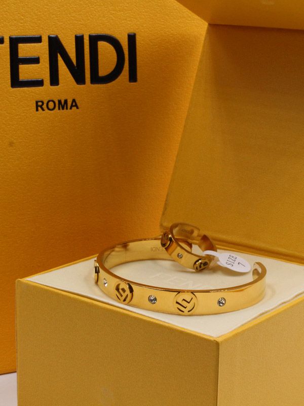 新しいエルメス Fendi bracelet and ring, free size アクセサリー