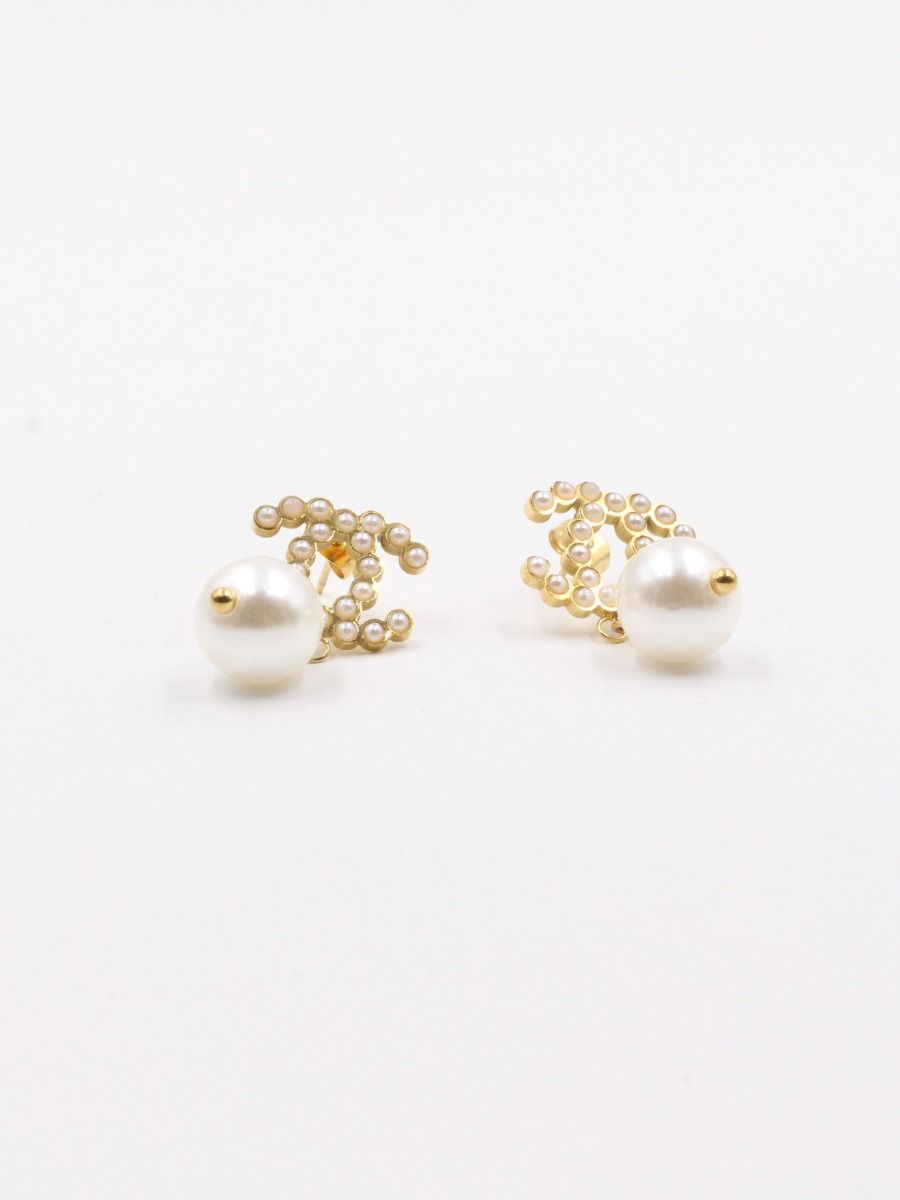 Chanel earrings big shop