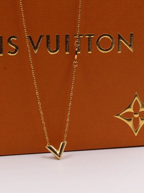 Essential v necklace Louis Vuitton Gold in Gold plated - 39671234