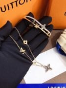 Louis Vuitton Black Flower Necklace-5