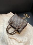 Square bag with a small chain-5