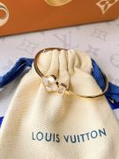 Louis Vuitton logo white shell bracelet-4