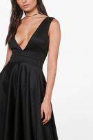 Medium length sleeveless dress-3
