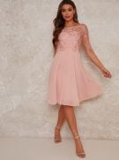 فستان وصيفة العروس من الدانتيل باللون الوردي-5