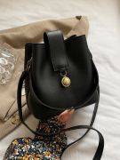Elegant black leather bag-9