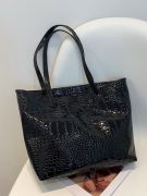 Shoulder bag with a shiny black pattern-4