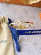Louis Vuitton logo white shell bracelet-7