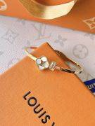 Louis Vuitton logo white shell bracelet-8