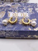 Dior Gold Pearl Curve Earring-1