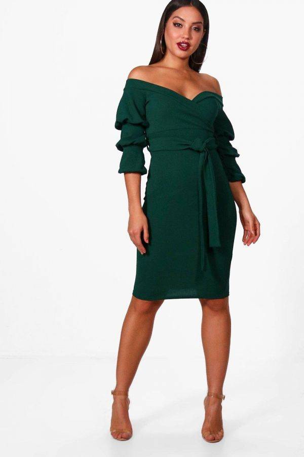 Black dress of Schulder Jia Bohoo brand