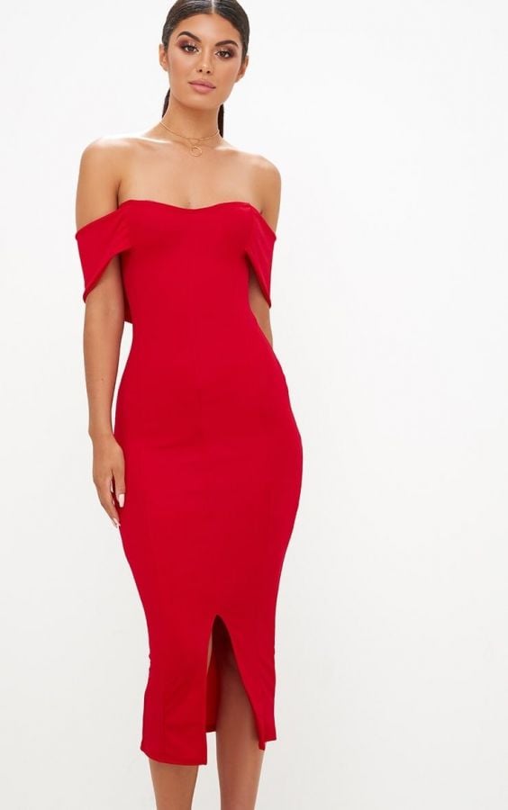 فستان احمر متوسط الطول
