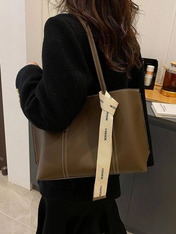 Beige hand bag and shoulder bag