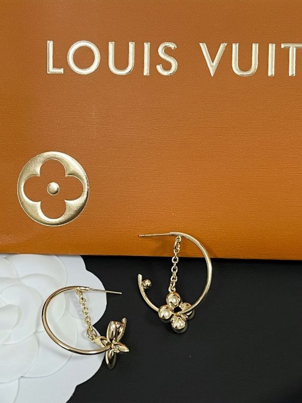 Louis Vuitton Logo Round Earring