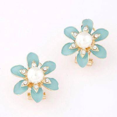Flower earrings and colored pearls