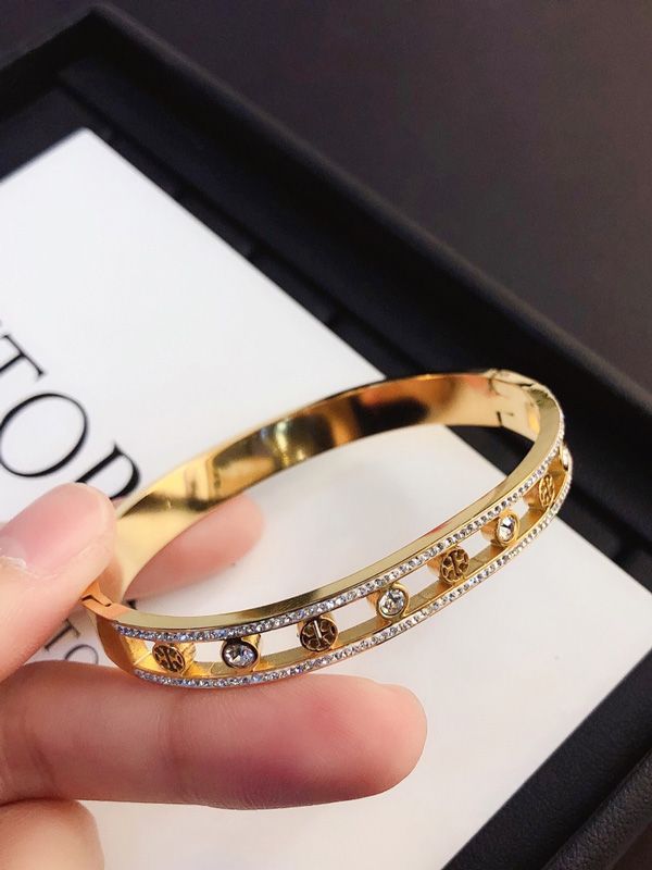 Tory Burch Strese logo bracelet