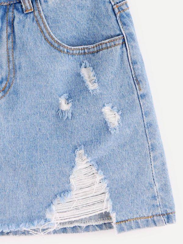 تنورة جينز قصيرة بقطع في الامام