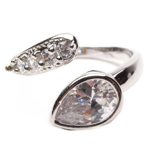 Ring with teardrop edges of zircon