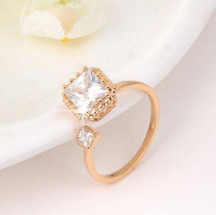 Zircon ring with square clasp