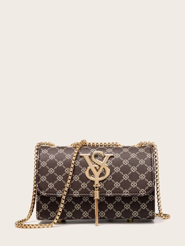 Shoulder bag with a gold chain