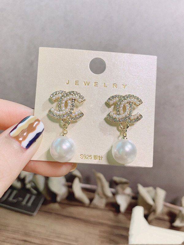 Chanel Loulou 2676 earrings