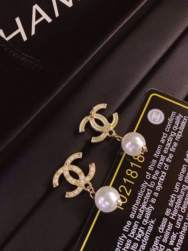 Chanel vip gift earrings top