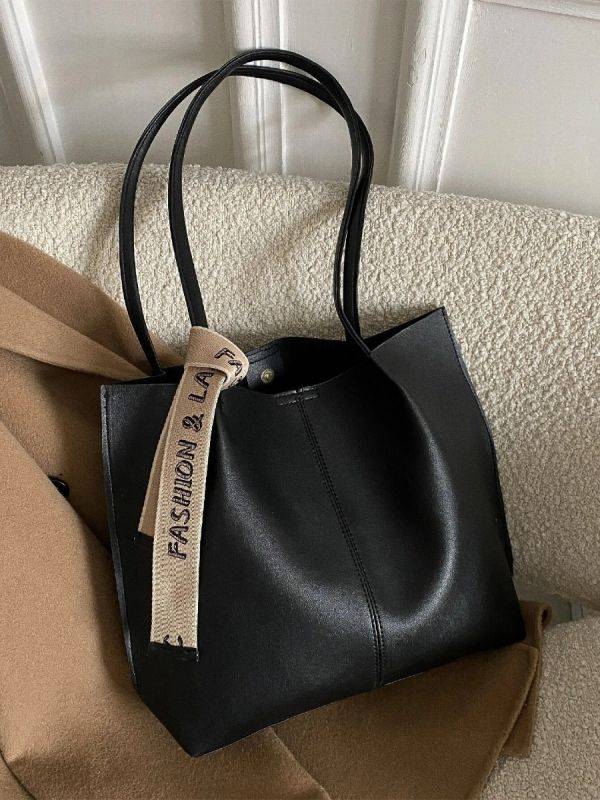 Beige hand bag and shoulder bag