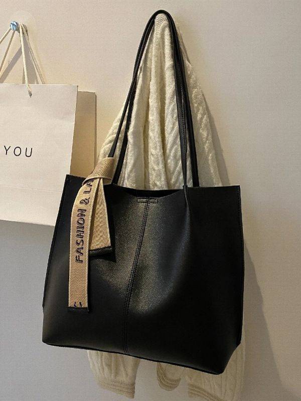 Beige hand bag and shoulder bag