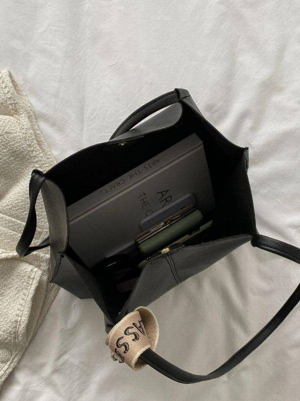 Beige hand bag and shoulder bag