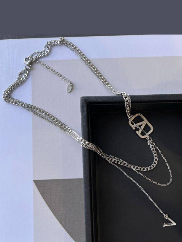 Louis Vuitton silver chain necklace