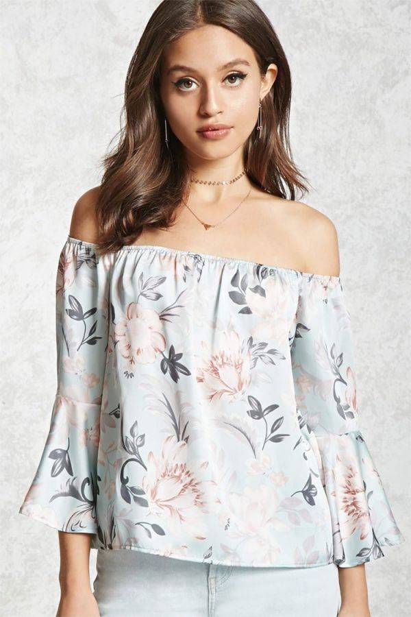 A blouse of satin with a floral print