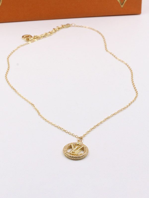 L to v store pearlfection necklace