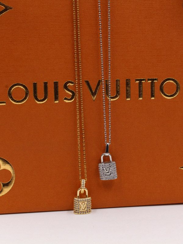 Louis Vuitton look soft necklace