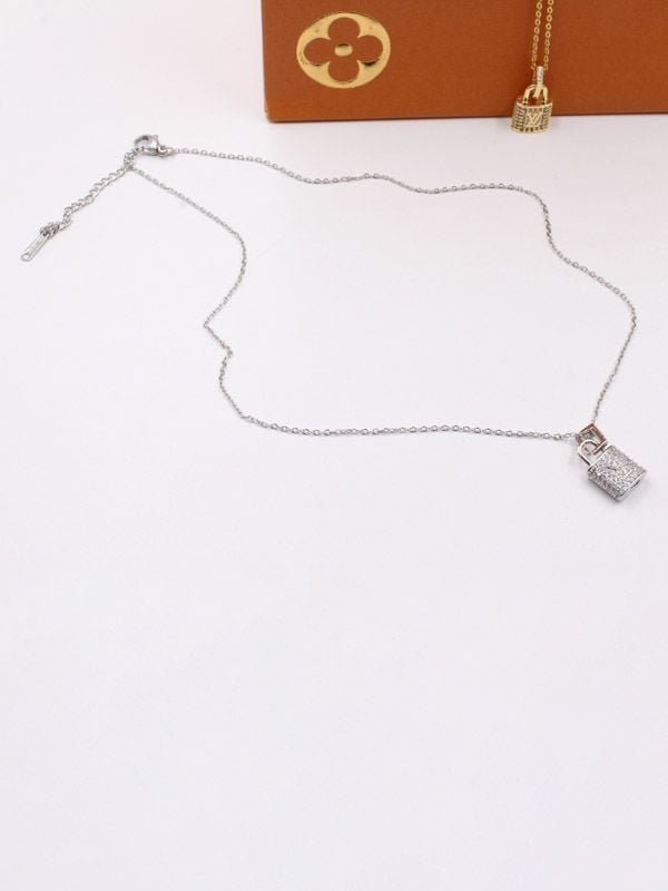 Louis Vuitton look soft necklace