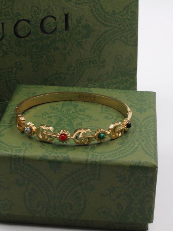 Gucci bangle with stone bracelet