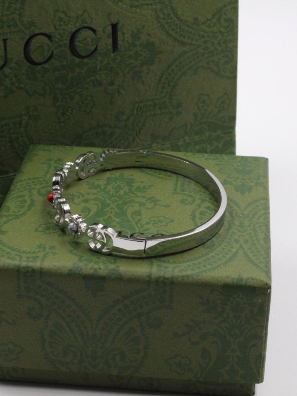 Gucci bangle with stone bracelet