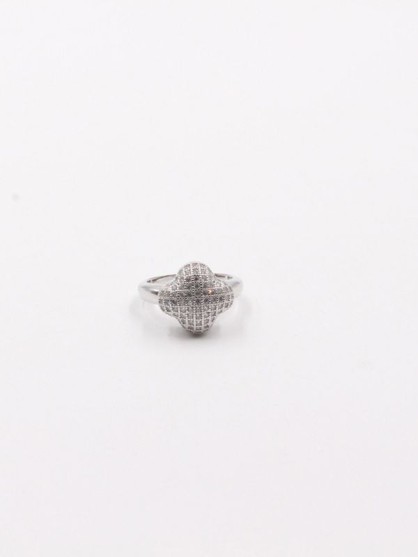 Van Cleef Flower Open Size Ring