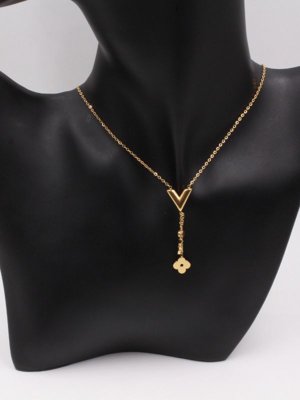 Louis Vuitton V necklace