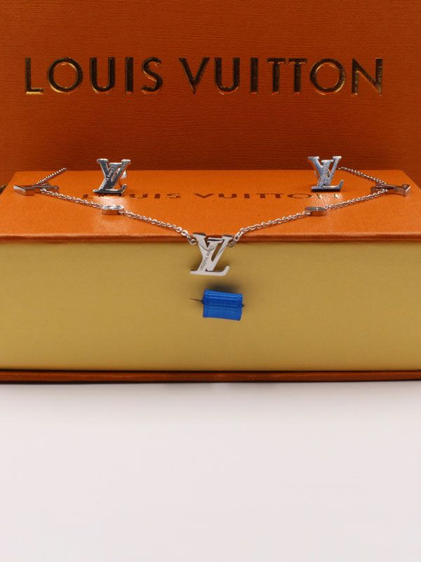 Louis Vuitton soft logo set
