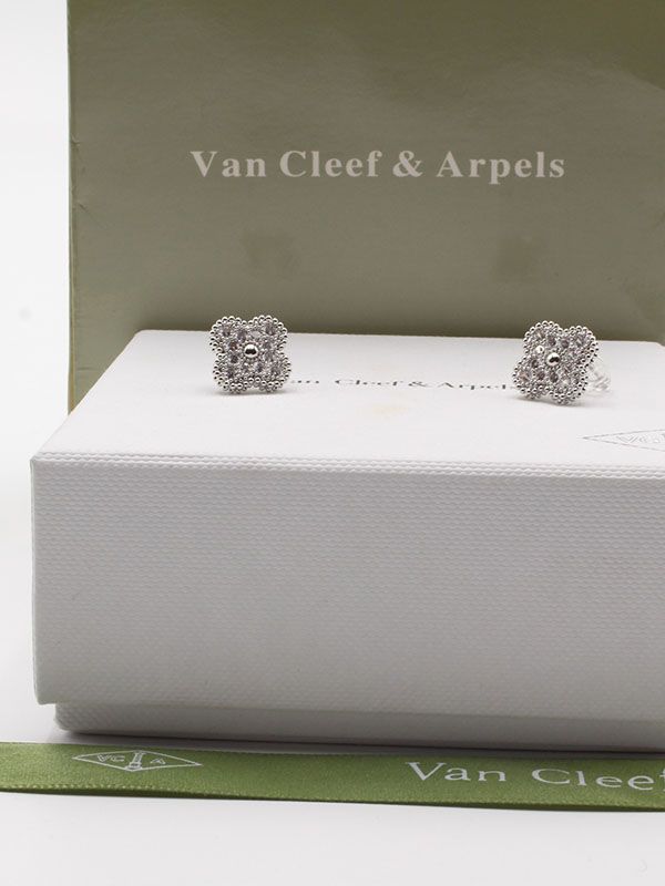 Vancleave silver zircon earring