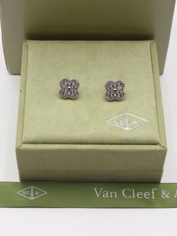 Vancleave silver zircon earring