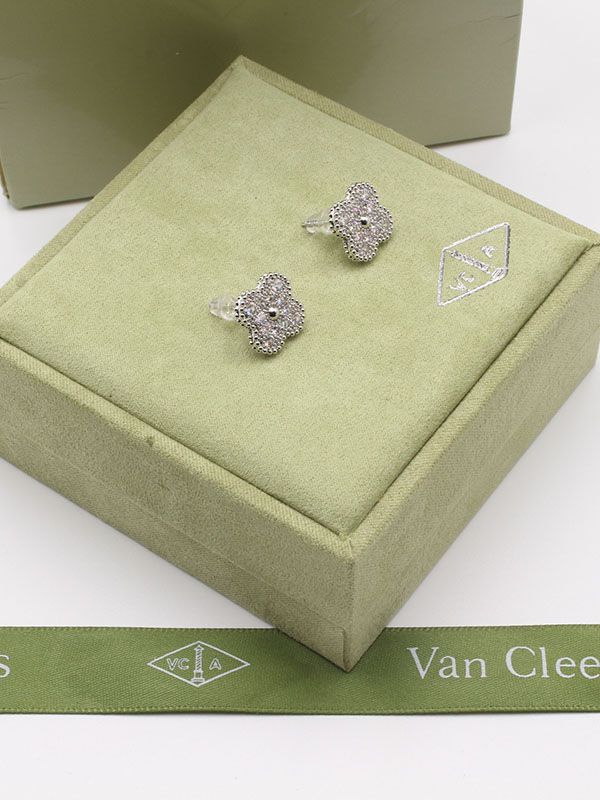 Vancleave silver zircon earring