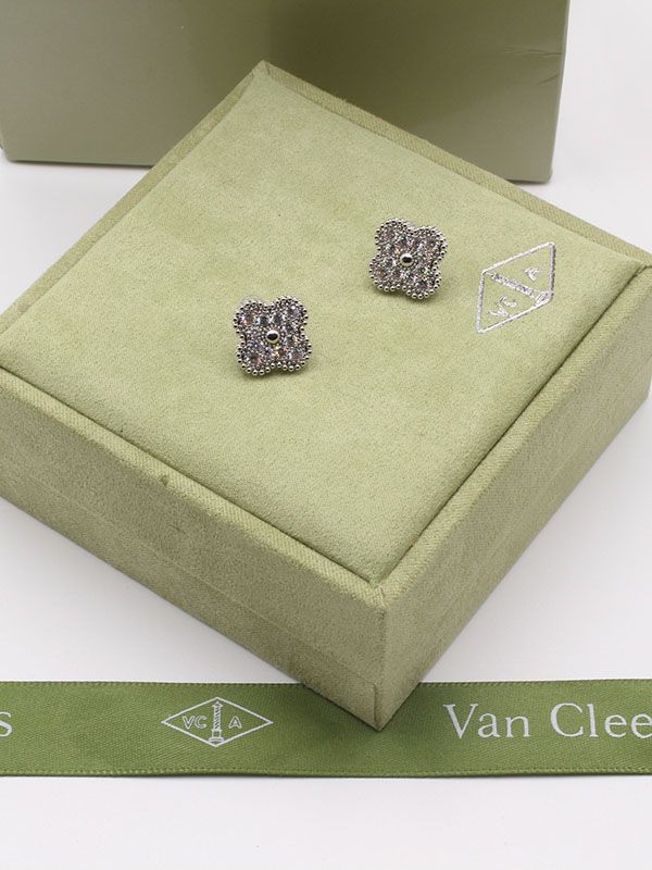 Vancleave silver zircon earring