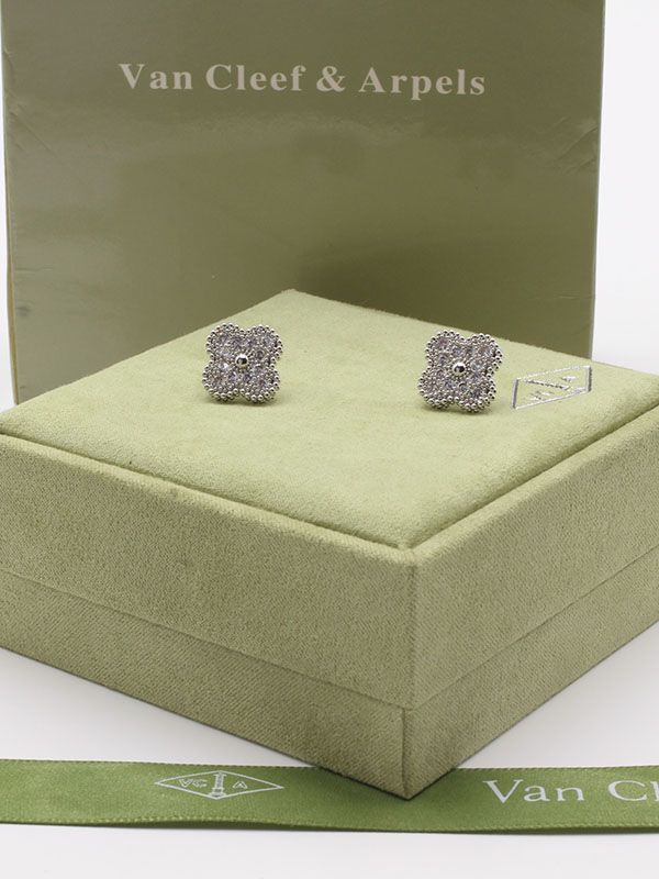 Vancleave silver zircon earring