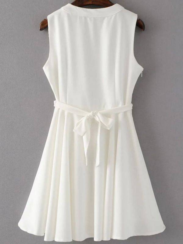 White dress without sleeve with zippers